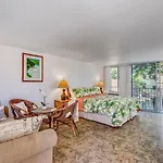 @ Marbella Lane - Breezy Studio@Diamond Head Beach Hotel
